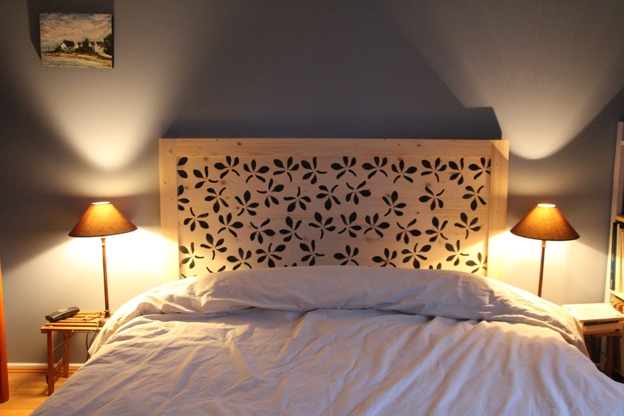 tête de lit façon panneau mural ajouré avec motif floral Panneau mural pour tête de lit au style végétal