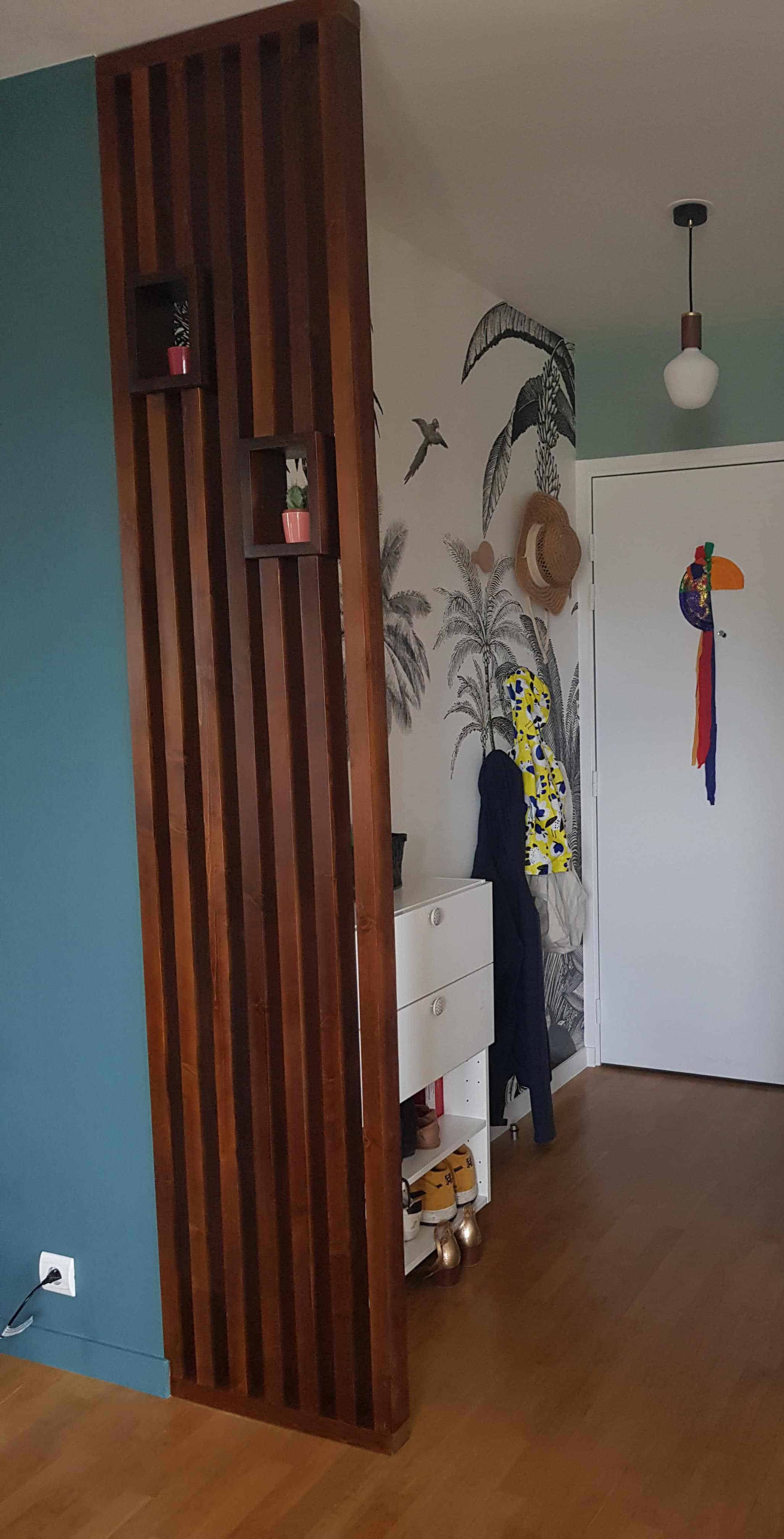 Réalisation d'un claustra en bois dans l'entrée - L'Atelier par