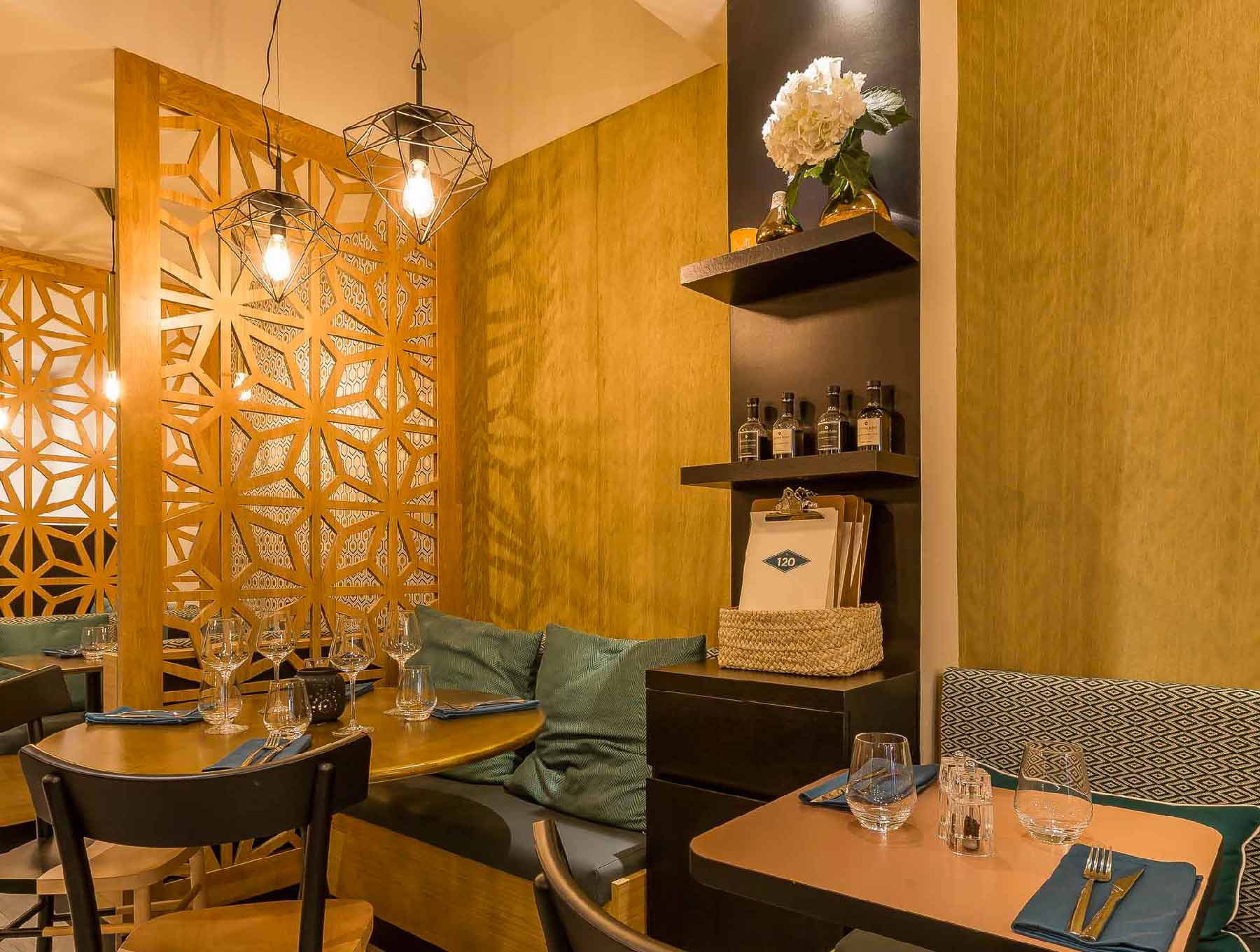cloison-décorative-amovible-restaurant-chaleureux