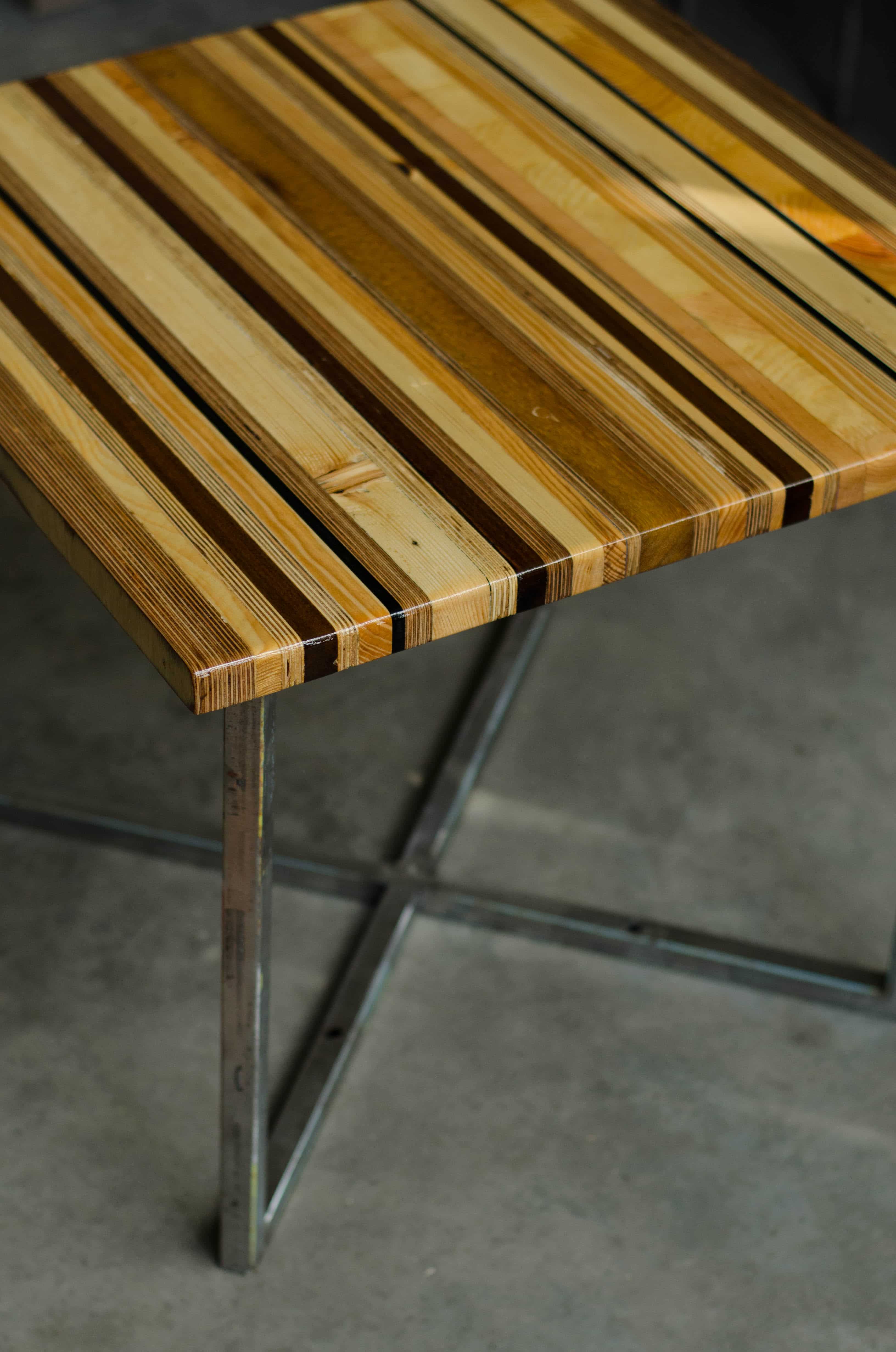 Création d'une table basse design sur mesure en chêne