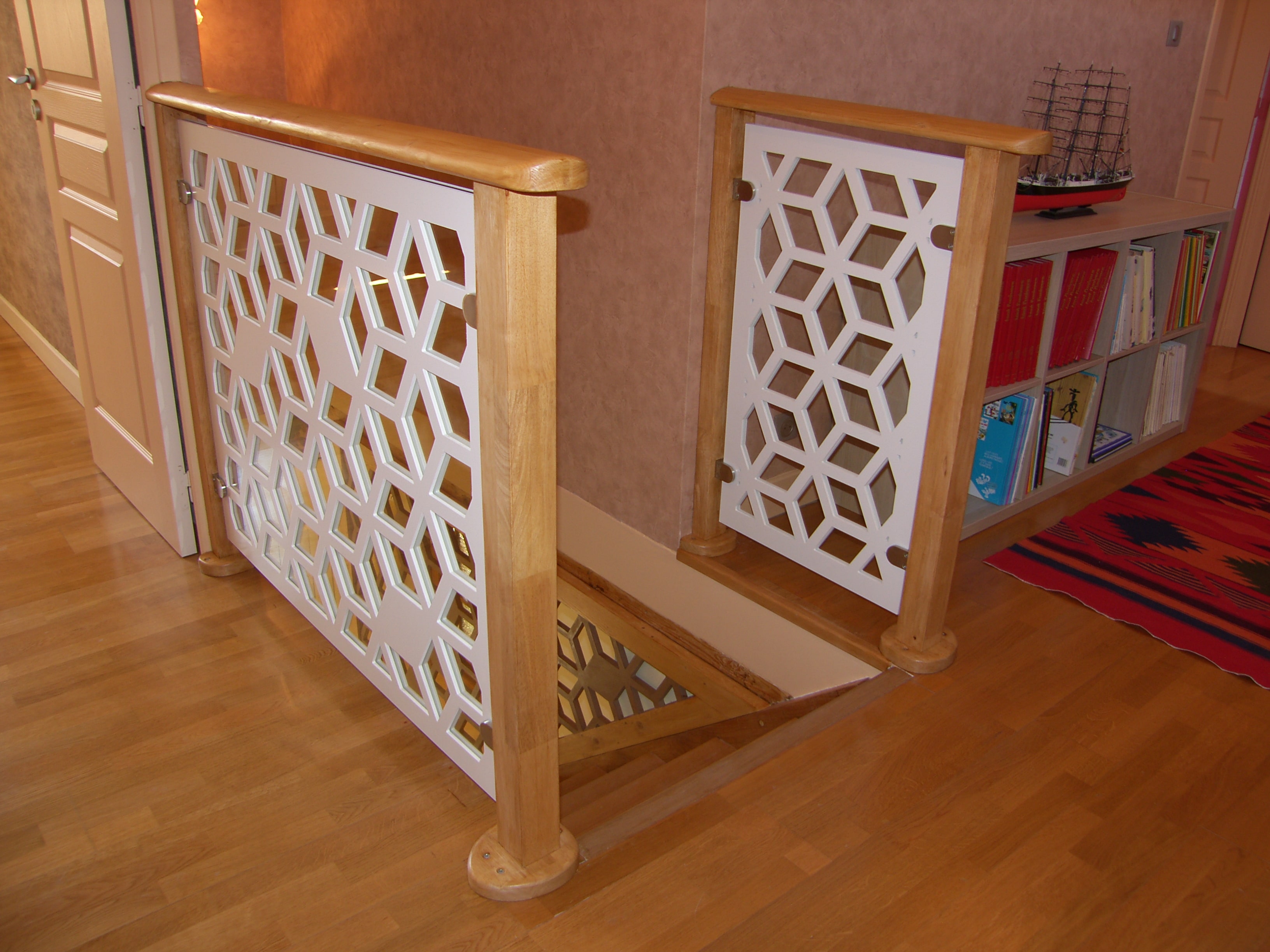 Meubles en bois pour bébé : la balustrade d'escaliers