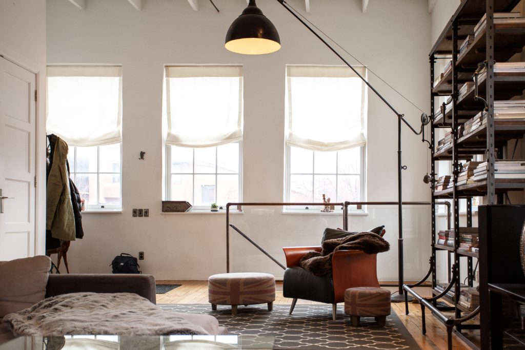 Comment Décorer Un Pilier Dans Un Salon Comment décorer un salon dans un style loft