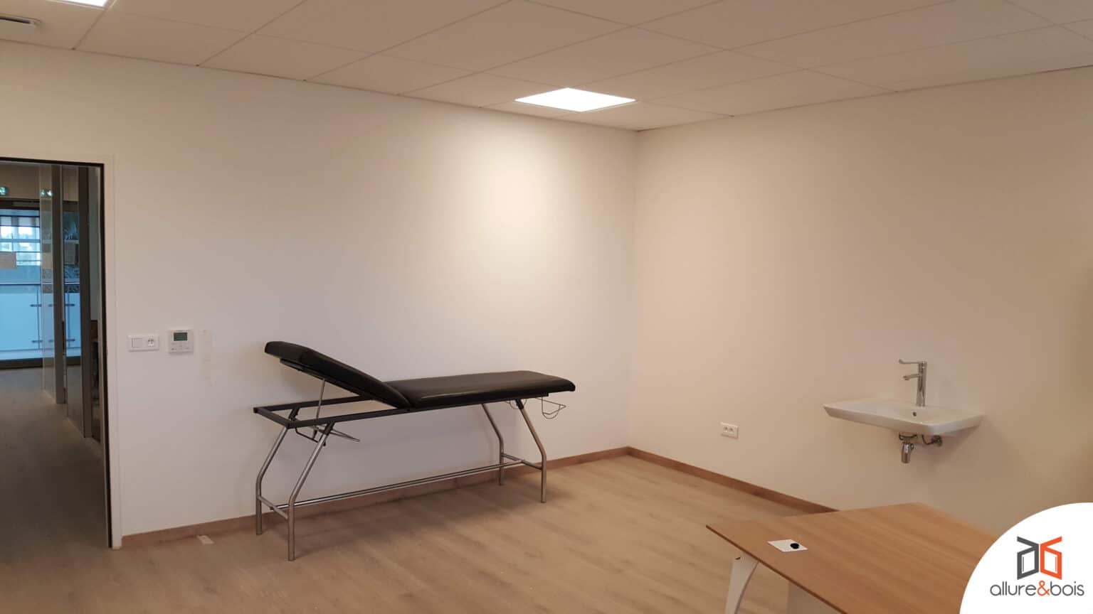 Agencement et décoration d’un médical avec un claustra