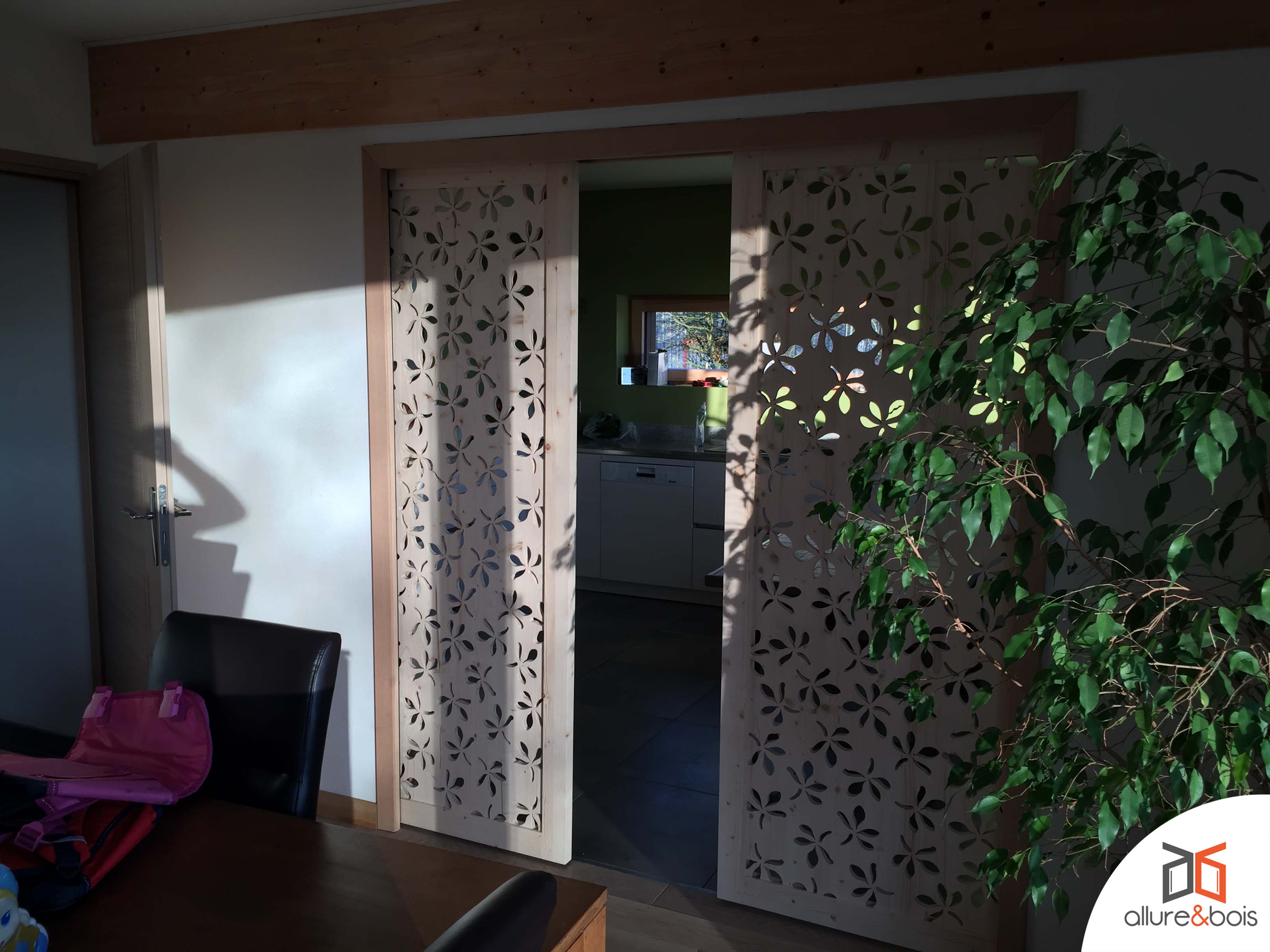 Porte à galandage en bois sur-mesure