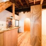 chalet en bois avec mobilier bois moderne