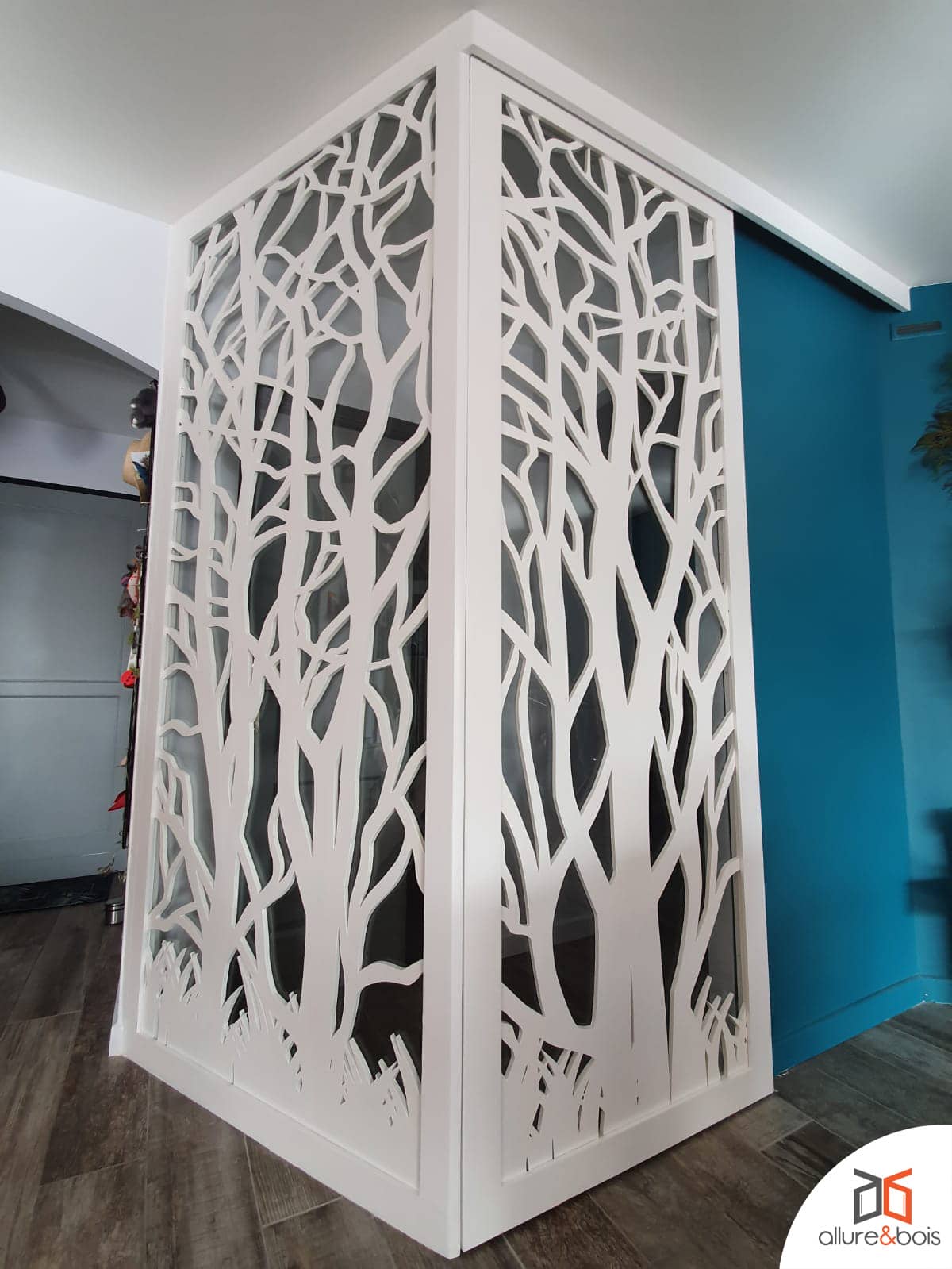 décoration murale avec portes coulissantes motif d'arbres