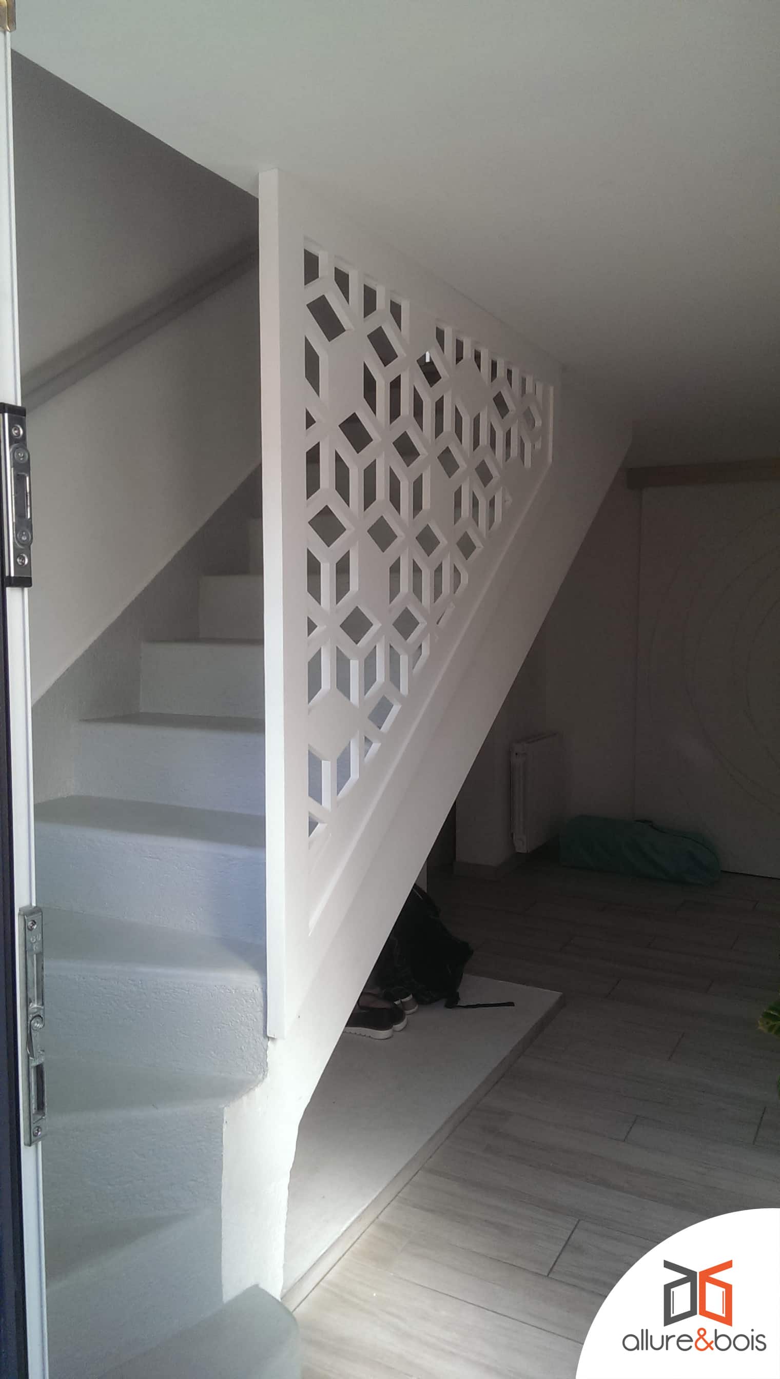 Garde-corps escalier bois blanc