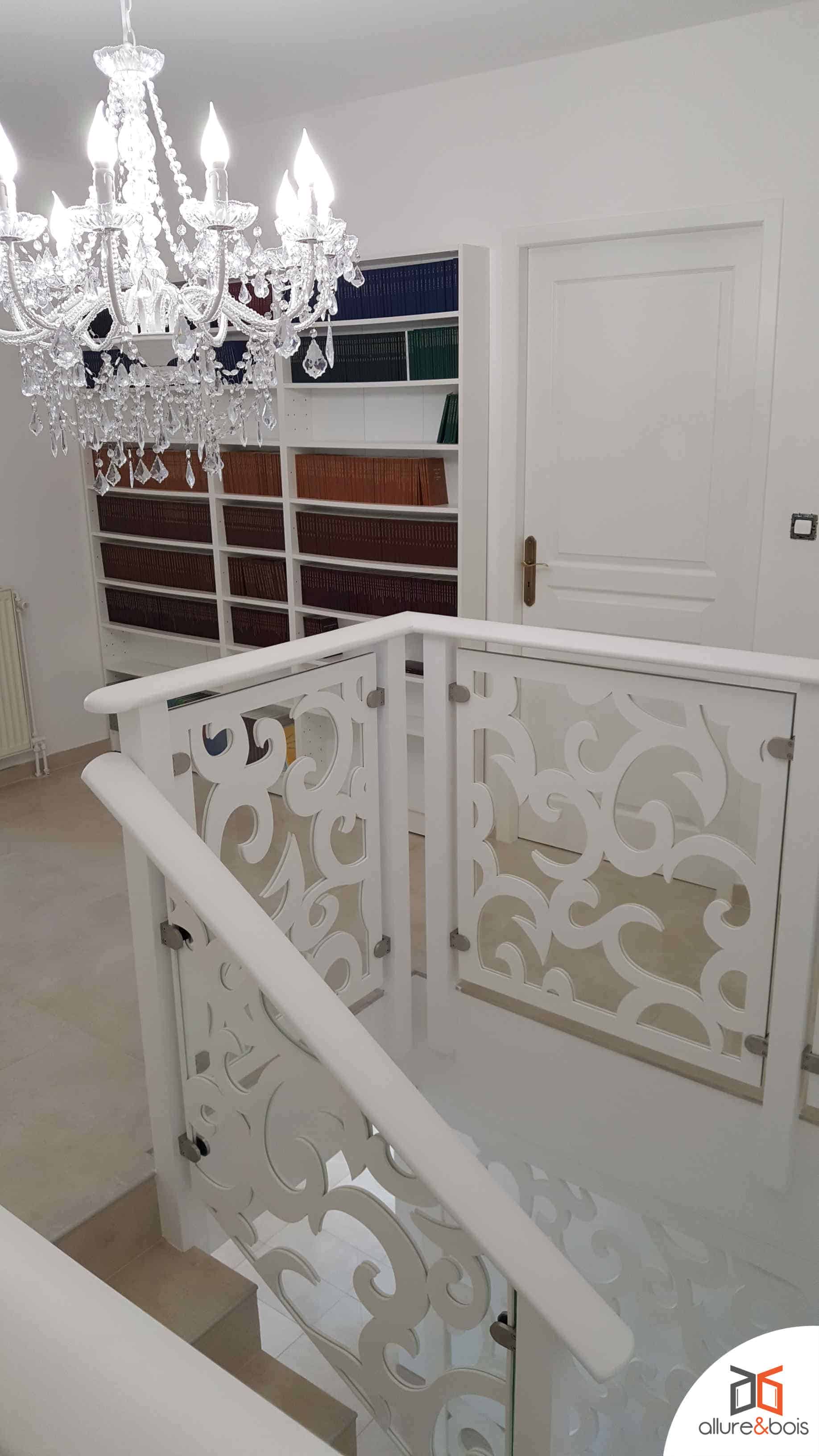 Garde-corps escalier esthetique bois blanc