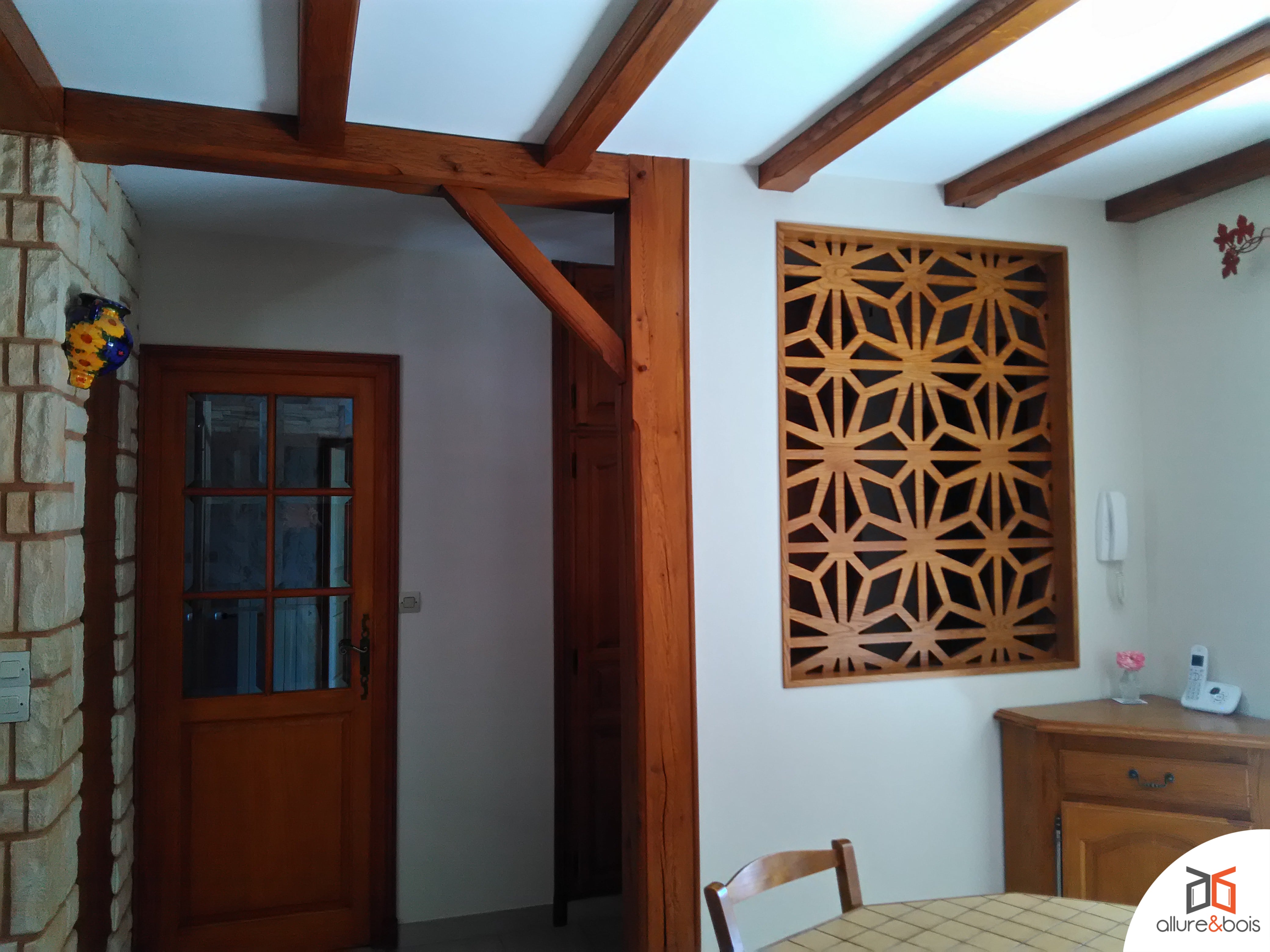 décoration poutre apparente claustra mur