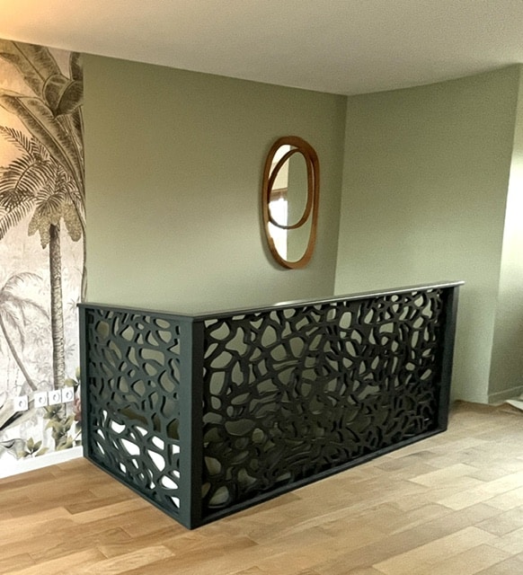 Garde-corps bois sur-mesure noir intérieur